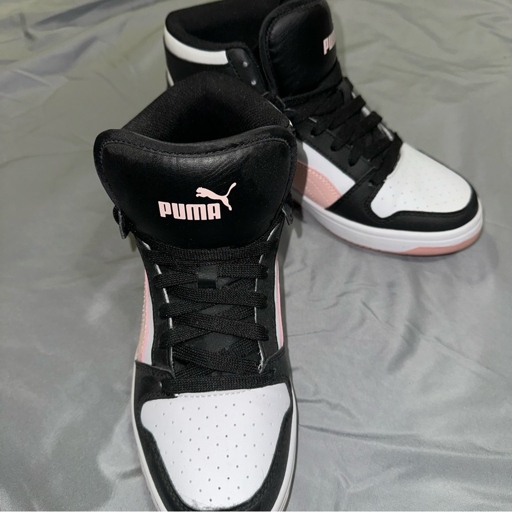 Puma Women's Sneakers - Black, White, and Pink - Picture 3 of 4